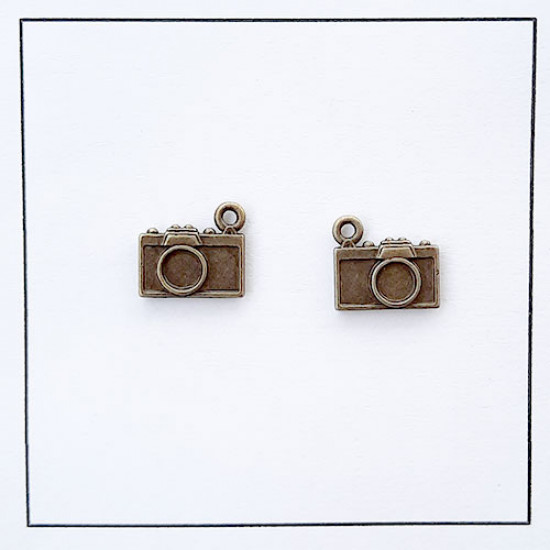 Charms 13mm Metal - Travel Camera #2 - Bronze - Pack of 2 Charms 13mm Metal - Travel Camera #2 - Bronze - Pack of 2