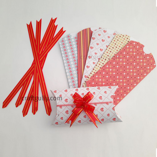 Pillow Box With Ribbons - Hearts Pattern