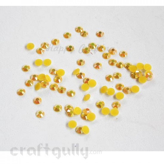 Rhinestones 5mm - Resin - Yellow With Lustre - Pack of 100