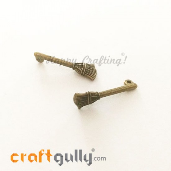 Charms / Elements 32mm Metal - Broom - Bronze - Pack of 1 Charms / Elements 32mm Metal - Broom - Bronze - Pack of 1